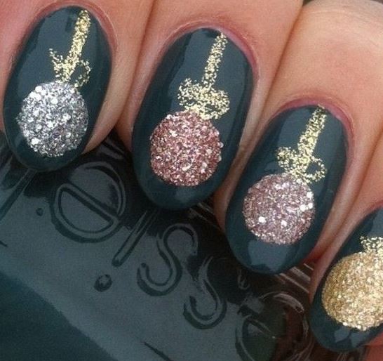 Glittery Bauble Xmas nail art